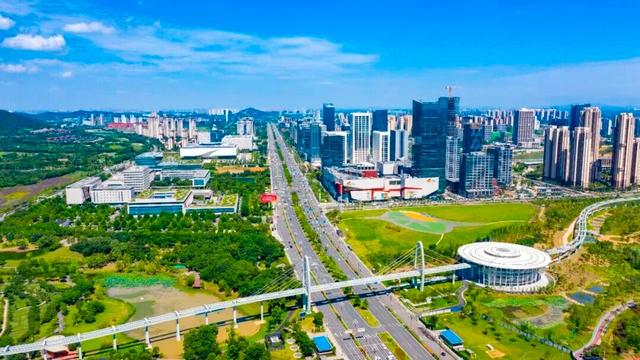 今晚9时起，光谷这些路段禁行！2025文旅IP城市大巡游观演攻略一文掌握，请选择公共交通出行，文明观看
