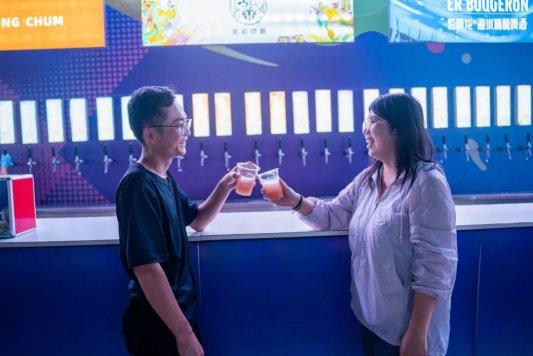青岛西海岸新区金沙滩啤酒城的风里藏着限定款的浪漫心动