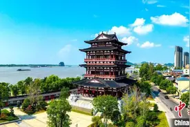 江西彭泽：狄公楼游客络绎不绝 春节假期文旅市场火爆图片