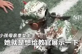 厉害了！3岁小女孩一口气做10个俯卧撑图片