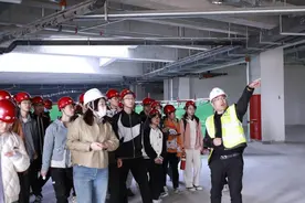 建筑“新兵”进工地，促进就业保民生图片