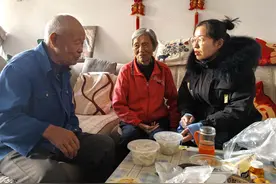唠嗑团，让老人不“空心”图片