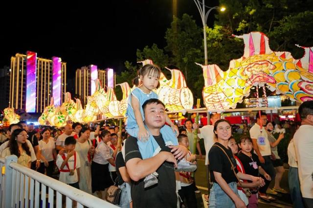 童话+非遗！龙岩连城点燃“夏夜经济”~