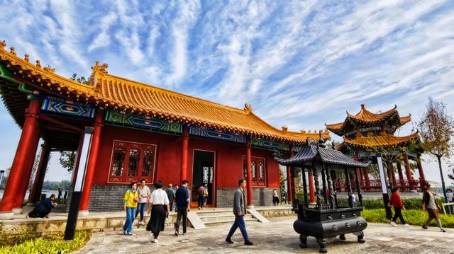 火舞黄河迎国庆，滨州楼畔点燃“不夜天”