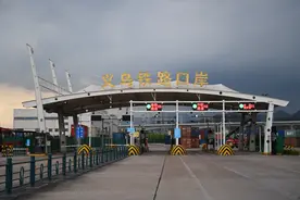 （新华全媒+）（一带一路“双城迹”）货运班列万里联通图片