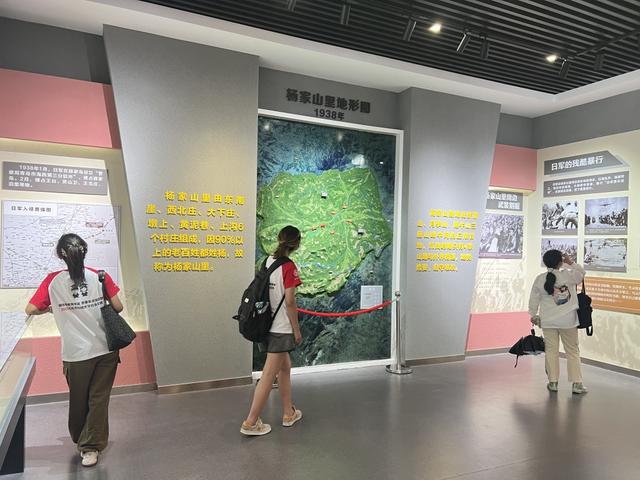 人文青岛|抗战烽火之红色堡垒，易守难攻——探访杨家山里红色教育基地，再现硝烟中的英雄事迹