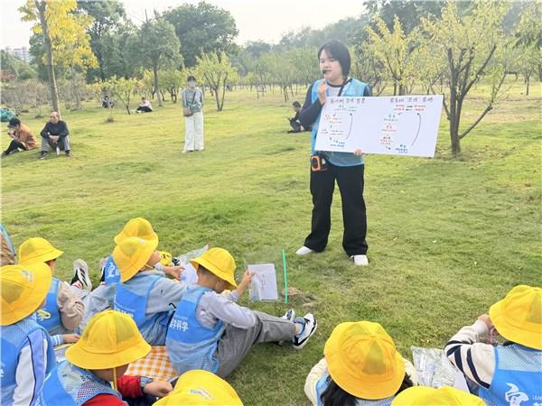 安庆科技馆举办“秋日叶语·常青与落叶的生态密码”自然探索课堂