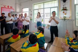 冲上热搜！比利时王妃李然回广东省亲！2010年和查尔斯王子成婚图片