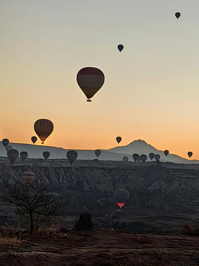 晚潮｜卡帕多奇亚晨光中的焰舞