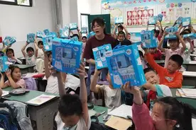 难忘支教时的感动，衢州女教师入川看望学生还带去善款图片