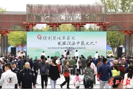 对话AI李时珍，体验非遗项目，武汉中医药文化大集将“药草香”融入“烟火气”图片