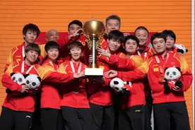 海南小将林诗栋首次拿到世界冠军！成世界乒坛首个“05后”世界冠军图片