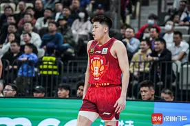 髌腱断裂一年后回归球场！深圳男篮容子峰：很开心我做到了 | 读特专访图片