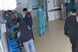极限救援！男子手术室外晕倒 15秒后冲出一群医护图片