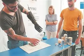 用磁铁和肌肉控制机械手指 能解码运动意图的假肢问世图片