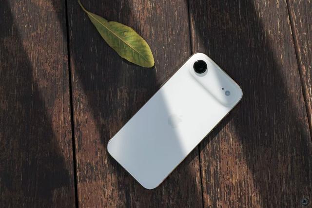 iPhone Air上手：苹果这次将手机做成了艺术品