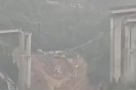 货车悬空、桥面开裂！贵州一高速大桥垮塌，无人员伤亡图片