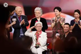 97岁田华，获终身成就奖！北影节“天坛奖”揭晓图片