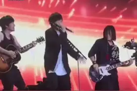 人民日报评五月天疑似假唱:真唱是本分 ，假唱需追责。任何形式的对口型都是对消费者的不负责任。图片