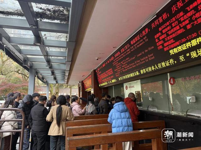 灵隐飞来峰景区免票第一天，截至17时，共接待游客26205人次