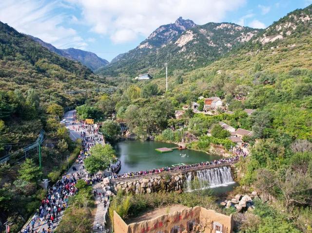 “好运山东”2025临沂市“走遍蒙山沂水”万人登山拾秋活动圆满举行