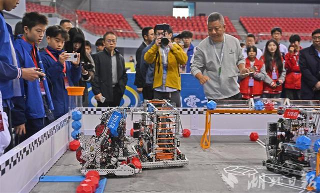 万名科技少年逐梦“机器人奥运会” 2025世界机器人大赛宜昌锦标赛开幕
