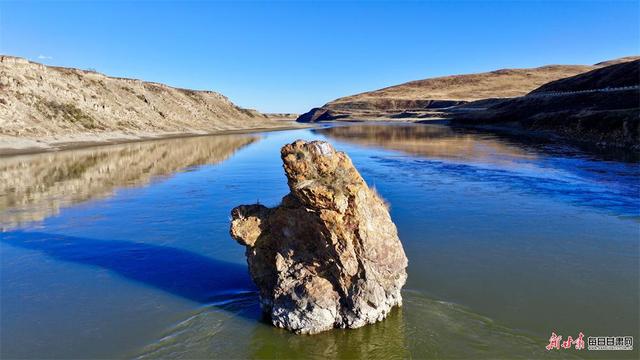 黄河两岸染金色 玛曲草原秋韵浓