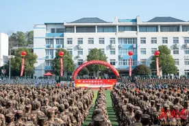 携壮志启新程！长沙航院近1700名军士生踏上报国之路图片