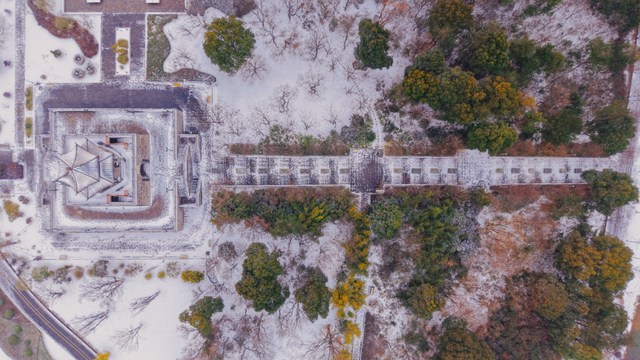 听雪落枝头，看松滋成画