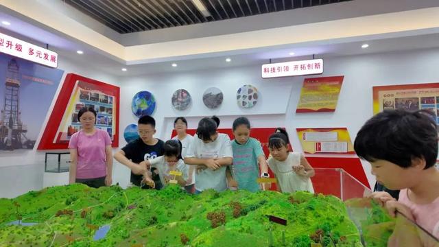 六安这场活动让孩子们读懂“爱国”与“坚守”