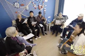央视主持人变身“体验官”探寻家庭养老新思路图片
