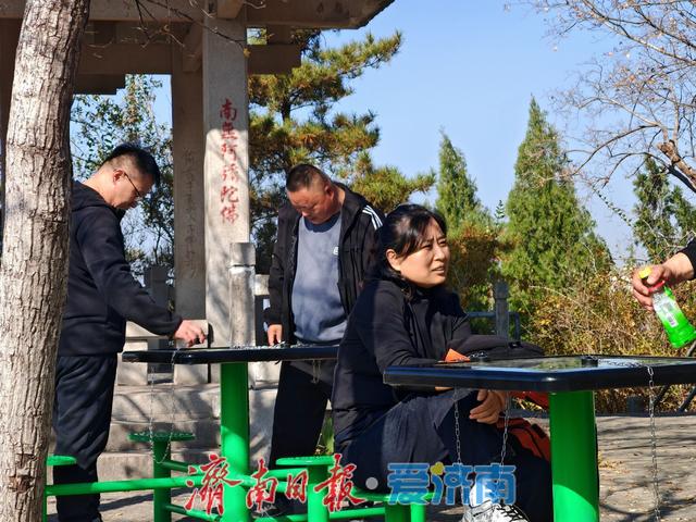 腊山冬日正当“红”| 一年四季 泉在济南