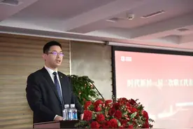 中国工会十八大代表风采丨李华伟：加强智能制造转型升级过程中产业工人队伍的建设视频封面