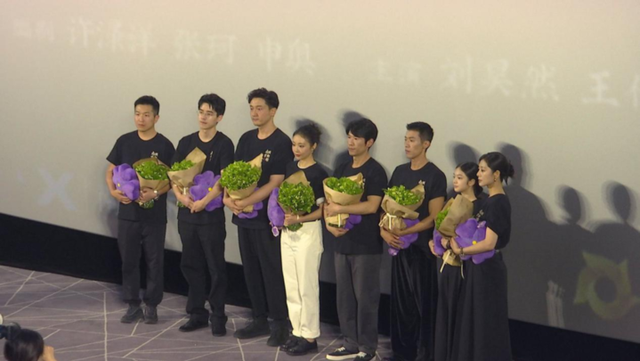《南京照相馆》首映 主创泪洒现场