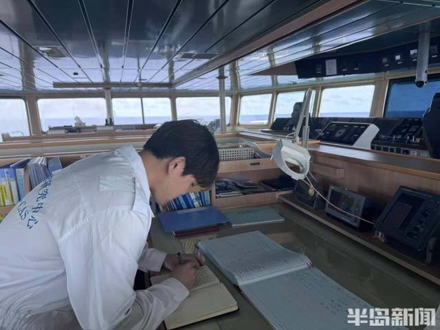 假期我在岗｜国庆期间，他在西太平洋学开科考船