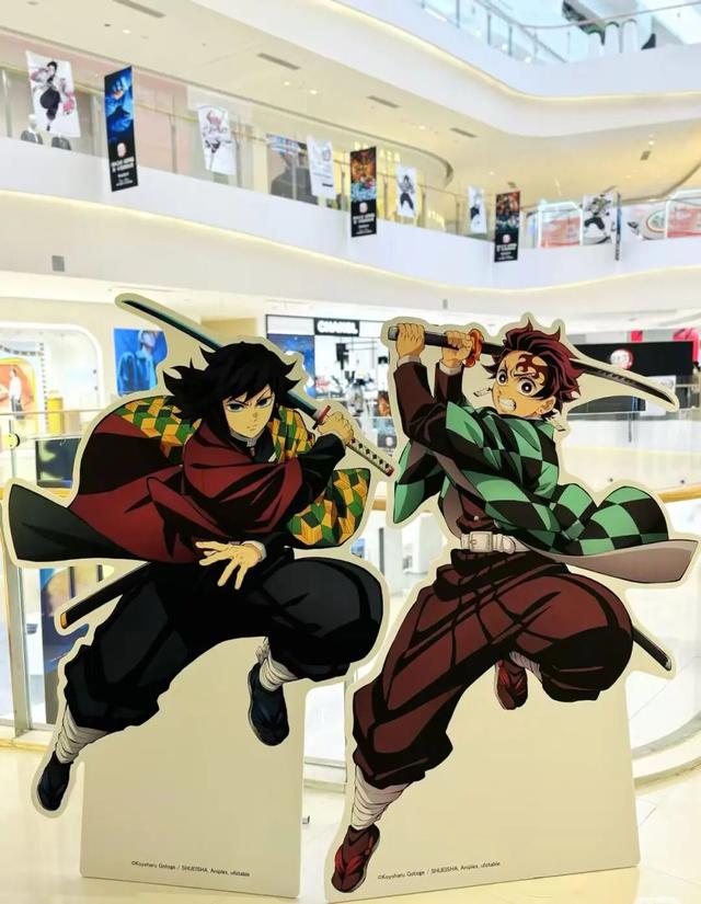 商场展秀神仙打架！周年光影秀VS动漫游戏展，我全都要！