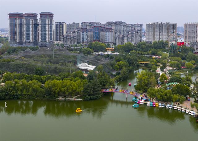 漯河神州鸟园：现代游乐与仿古建筑交织的城市新景