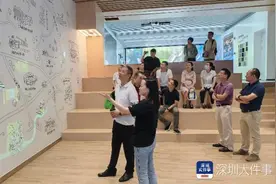 ​深圳坪山街道党员干部沉浸式打卡“坪山站”图片