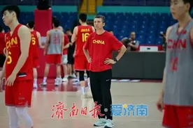 中国男篮集结备战亚预赛 山东高速男篮队长高诗岩表示“倾尽所有为国效力”图片