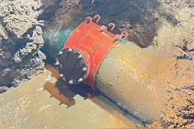 争分夺秒！水务人员高效完成爆管抢修，最大限度减少对用户的影响图片