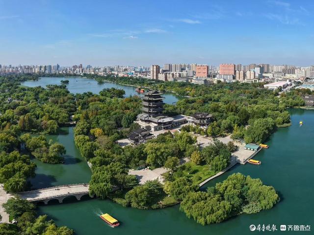 济南雨转晴，大明湖美景如画
