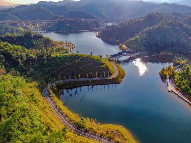 湿地公园秋色美