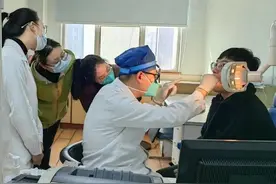 麻了！耳朵居然会“发霉”、“长蘑菇”……中招的他们，都做错了什么？图片