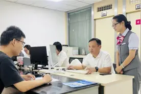 黄陂首例国企“一把手”进窗口走流程，角色转换，精准把脉“电信服务+”图片