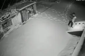 大雪封路父子被困大山中 陕西商洛好心夫妇收留图片