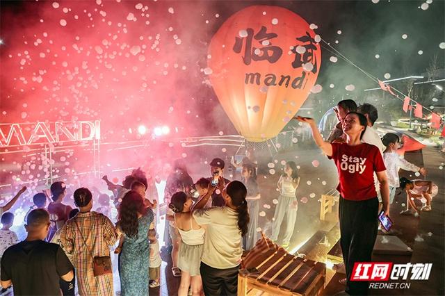 组图 | 临武露天音乐酒吧 感受人间烟火与诗意