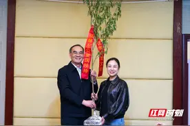 左公故里栽新柳 湘哈共铸中华魂 “我们的节日·清明”主题系列活动在湘阴县举行图片