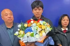热搜！“亿万富豪”找回被拐25年儿子，一上市公司自称“功不可没”，公司最新声明！图片