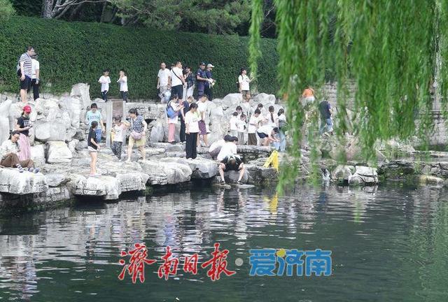 黑虎泉水位今年首次突破29米，较去年提前14天