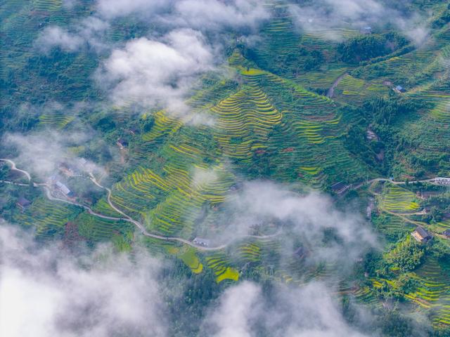 ​湖南旅游再“起飞”：中国最长索道在雪峰山景区启航